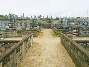 益田市営　天神山墓地の外観