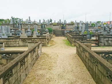 益田市営　天神山墓地の外観
