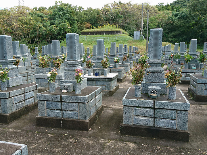 大田市営　仁万墓地の外観