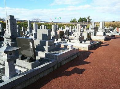 白山市営　蝶屋墓地公苑の外観