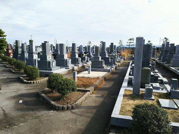 白山市営　松任北部墓地公苑の外観
