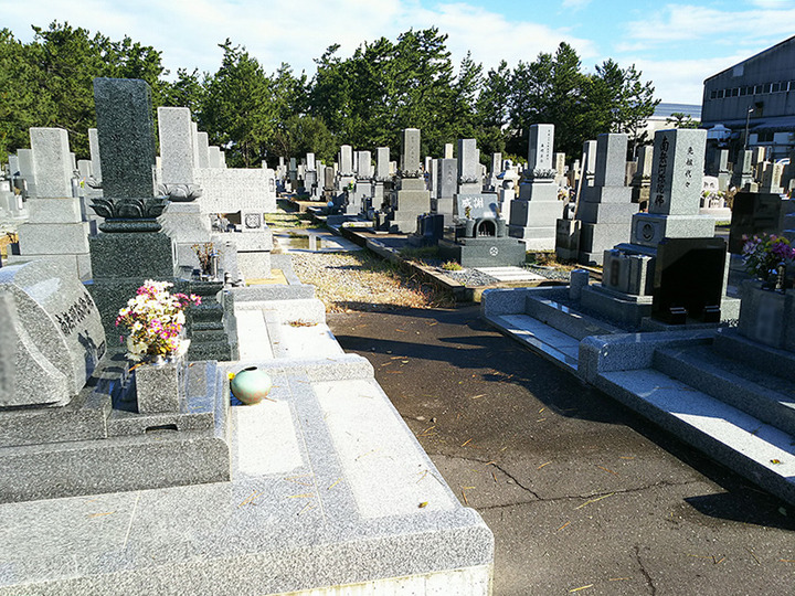 白山市営　湊墓地公苑の墓　通常区画全体
