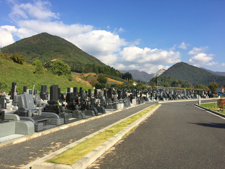 東根市大平山みはらし霊園の外観