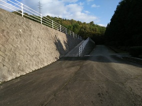 吉備中央町営　吉川吉備高原霊園の入り口