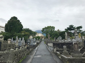 別府市営　野口原墓地の入り口