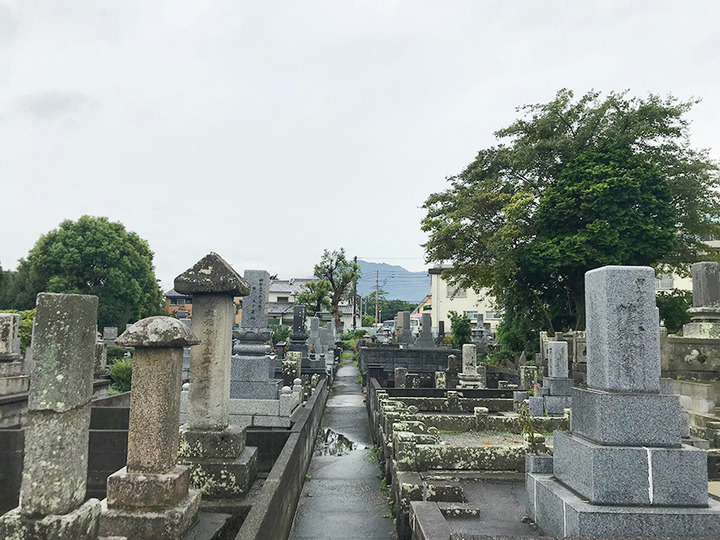 別府市営　野口原墓地の墓　通常区画全体