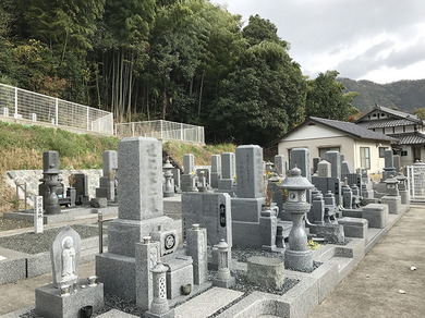 青蓮寺霊園の外観