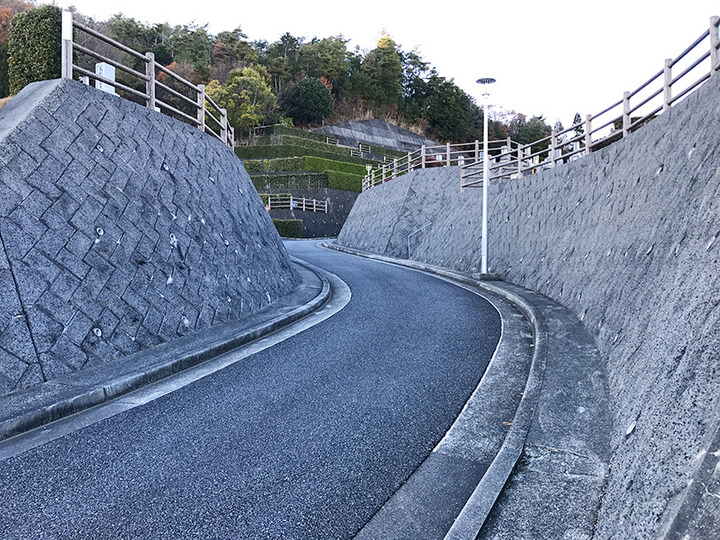 川西市公営霊園の入り口