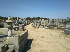 松山市営　垣生墓地の外観