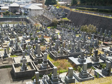 松山市営　客谷墓地の外観