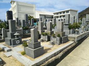 松山市営　梅津寺墓地の墓　通常区画全体