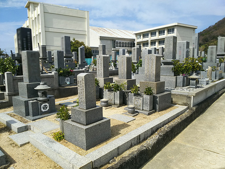 松山市営　梅津寺墓地の墓　通常区画全体