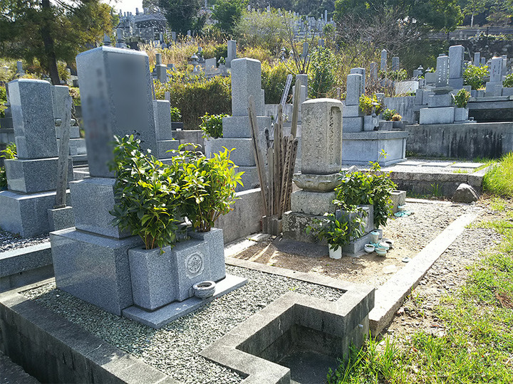 松山市営　宝塔寺境外墓地の墓　通常区画全体