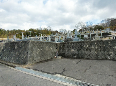 福山市　熊野町上之原墓地の外観