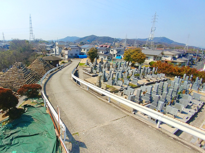 福山市　奈良津墓苑の入り口