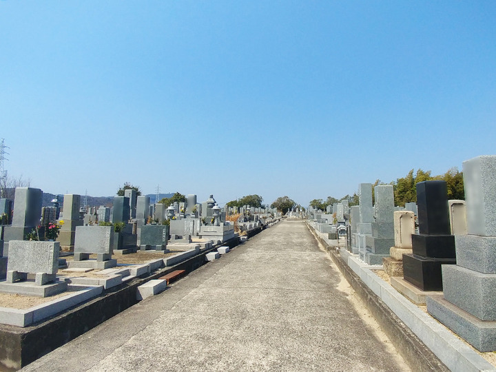 福山市　奈良津墓苑の外観