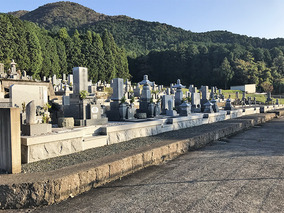 谷川東墓地の外観