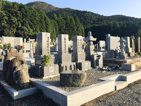 谷川東墓地の墓　通常区画全体