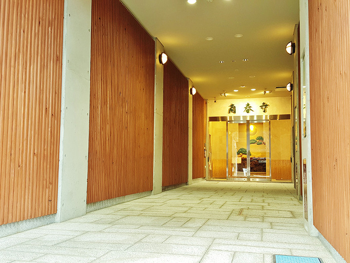 南春寺の入り口