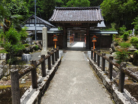 掟光寺の入り口
