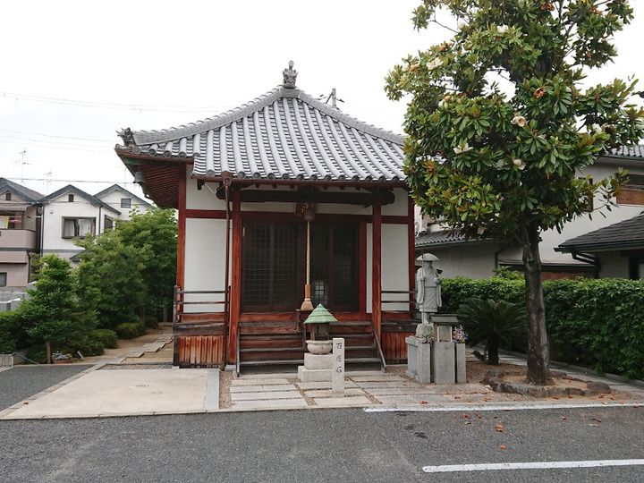 多聞院霊園　樹木葬「 いろり」　「さくら納骨堂」　「ペット供養塔」の本堂