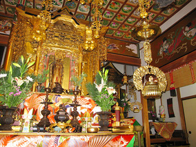 西方寺墓地の本堂