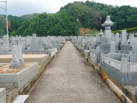 外山区共同墓地霊園の外観