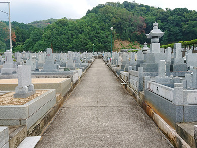 外山区共同墓地霊園の外観