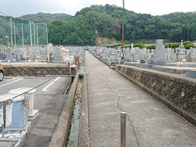 外山区共同墓地霊園の入り口