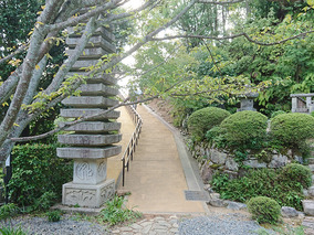 西寿寺霊園の入り口