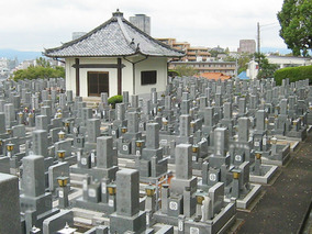 本厳寺霊苑の外観