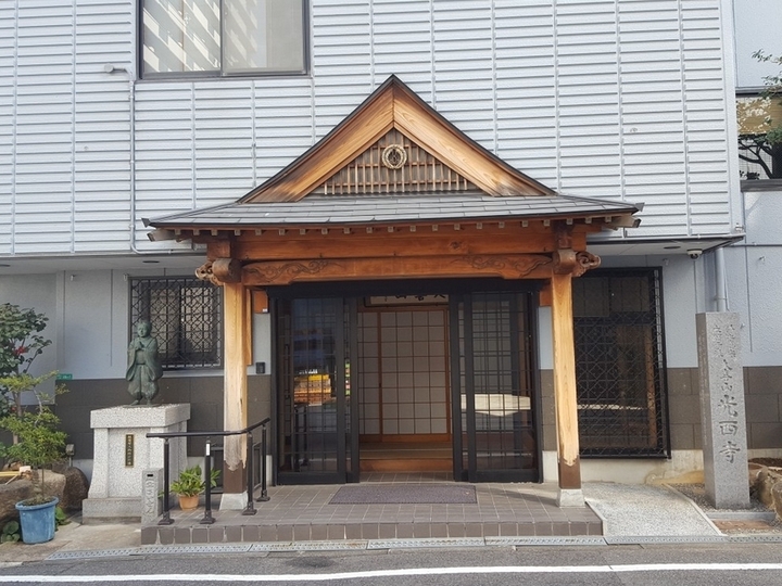 光西寺　納骨堂の入り口
