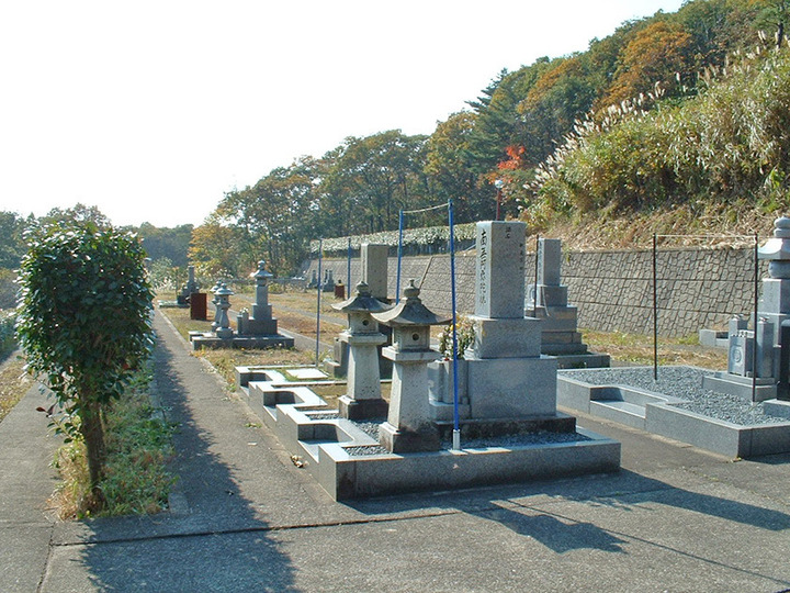 医王山寺霊園の外観