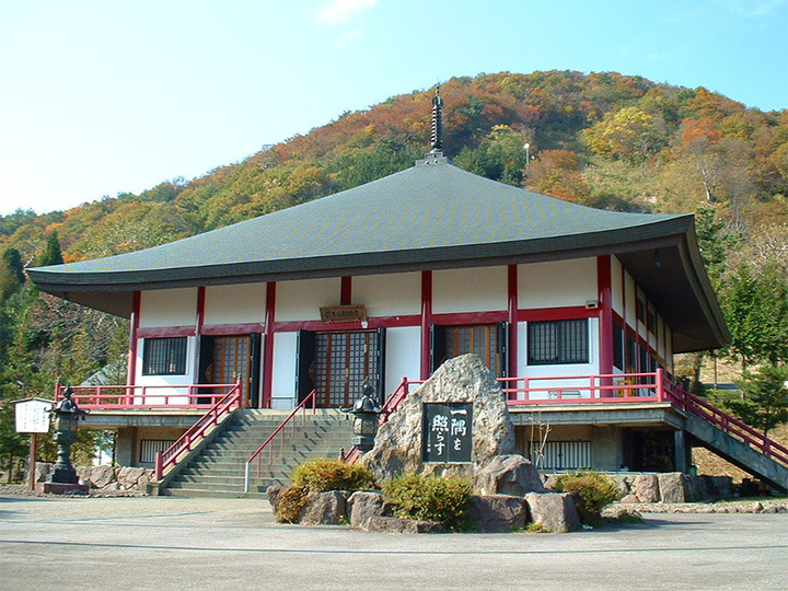 医王山寺霊園の本堂