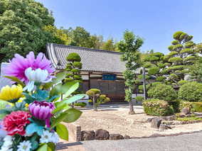 吉祥寺境内墓地　「桜墓苑」の本堂
