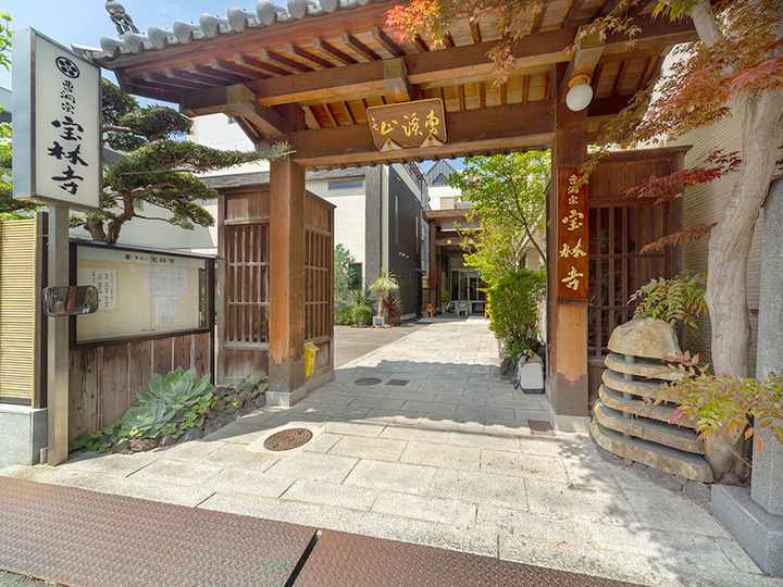 宝林寺境内墓地　永代供養墓の入り口