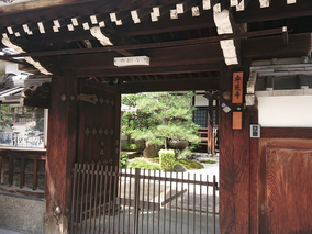 専徳寺霊園の入り口
