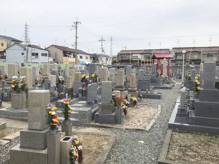 新堂墓地の外観