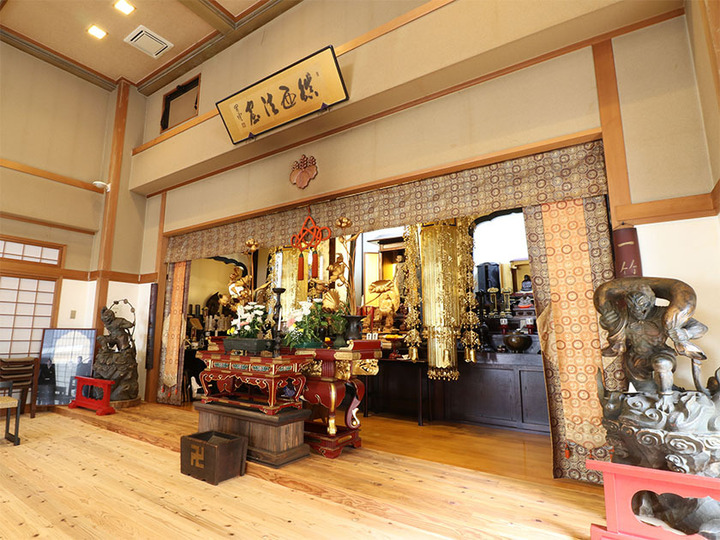 天空霊園の本堂