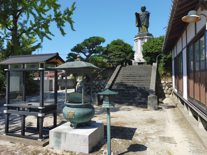 竹原山妙覚寺　永代納骨堂の外観