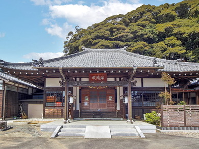 医王寺霊苑の外観