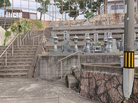 緑ヶ丘墓苑の入り口