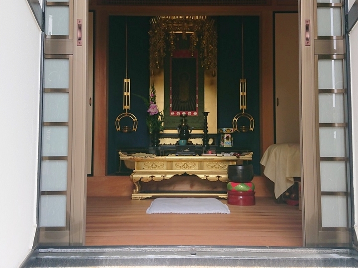 西方寺墓地の本堂