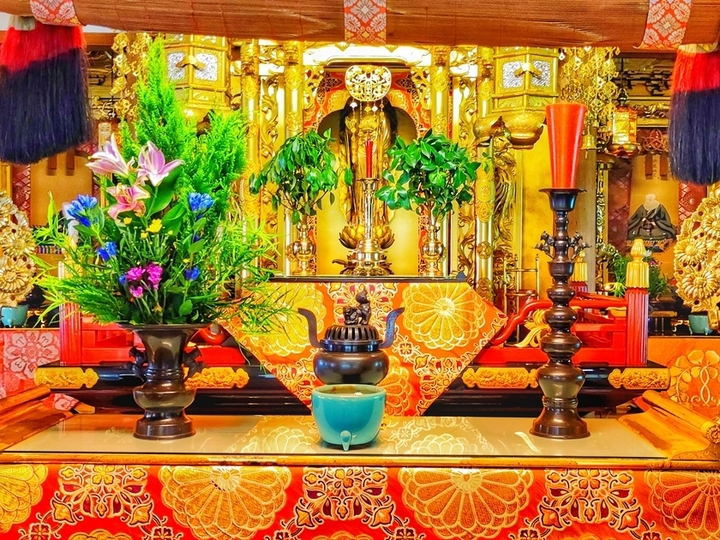 西敬本廟の本堂