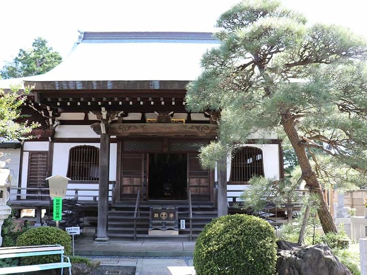 明王山 威徳院の外観