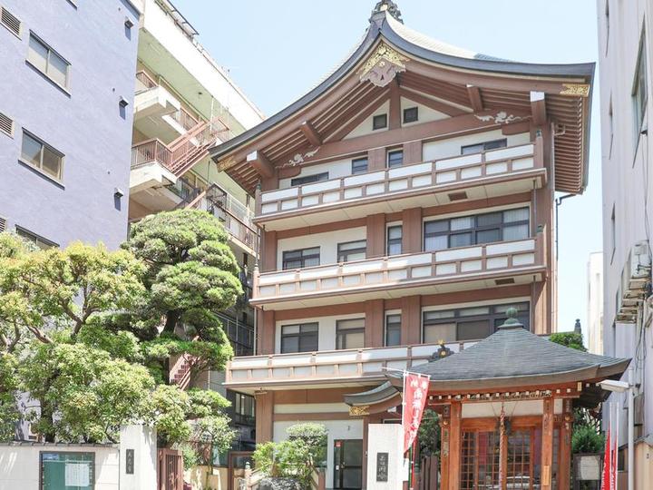 新宿 しあわせ薬師墓苑の外観