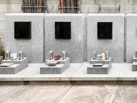 新宿 しあわせ薬師墓苑の入り口